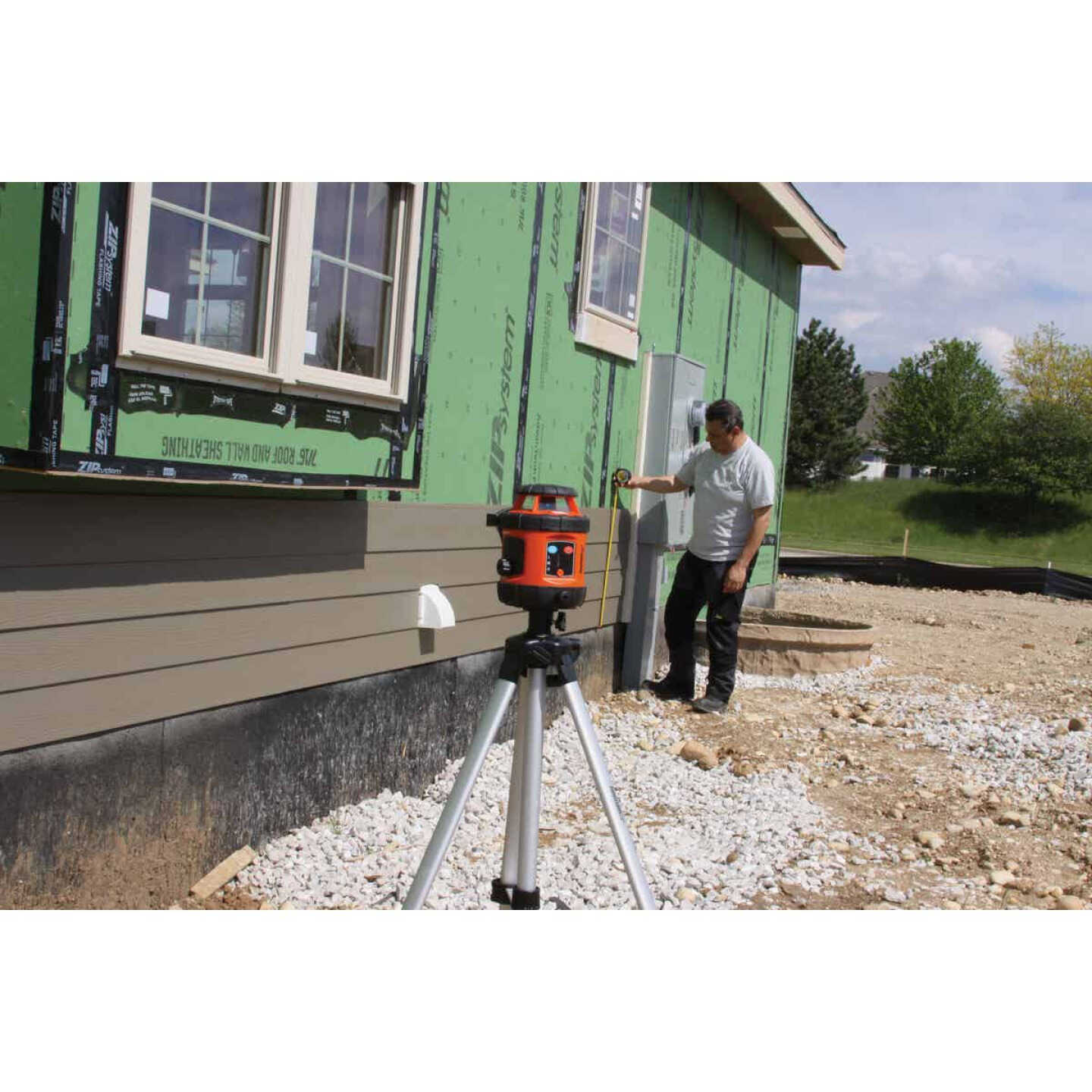 Johnson Level 800 Ft. Self-Leveling Rotary Laser Level Image 2