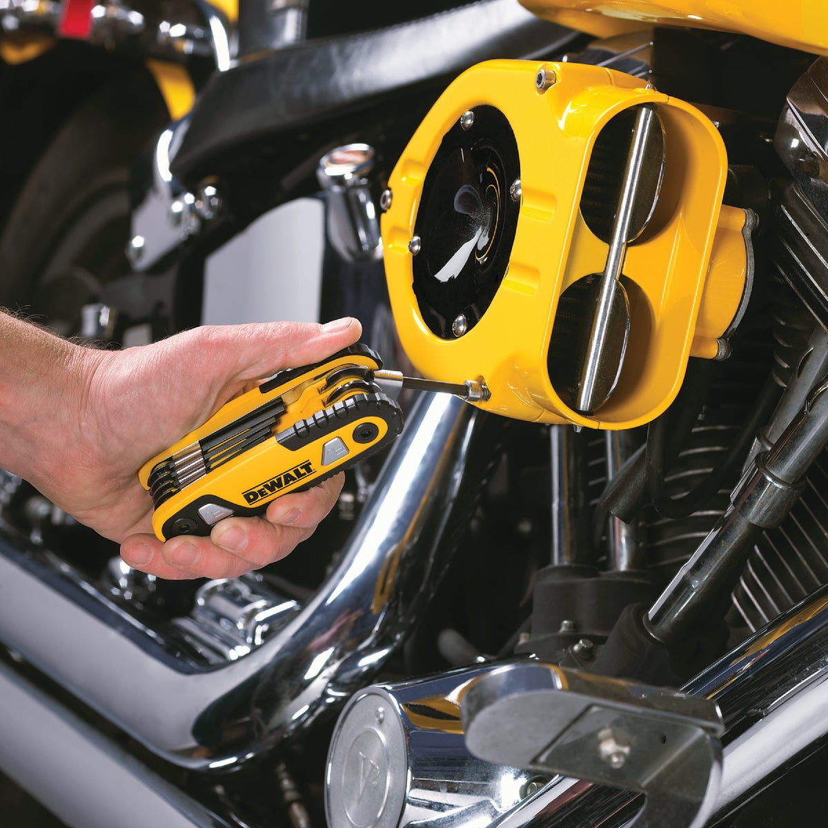 DEWALT Metric Folding and Locking Hex Key Set, 8-Piece Image 2