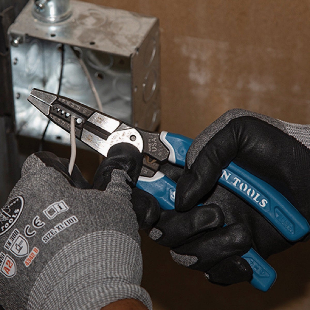 Klein-Kurve 8 In. Heavy-Duty Wire Stripper/Crimper Multi Tool Image 3