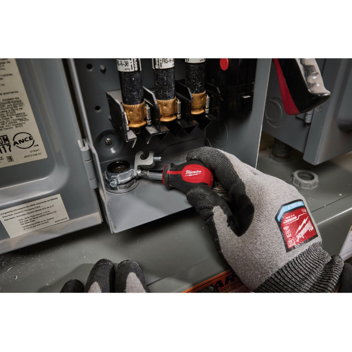 Milwaukee 6-in-1 Stubby Multi-Bit Screwdriver Image 5