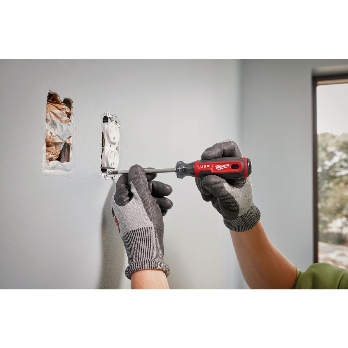 Milwaukee #2 x 10 In. Phillips Screwdriver with Cushion Grip Image 5