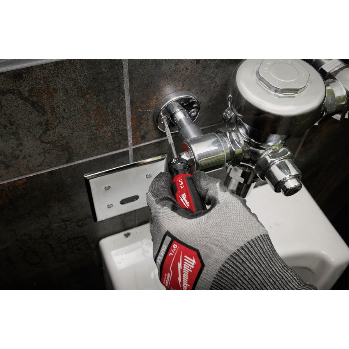 Milwaukee #2 x 10 In. Phillips Screwdriver with Cushion Grip Image 4