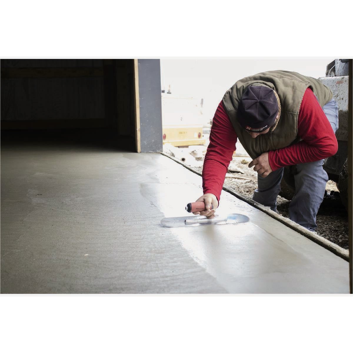 Marshalltown 4-1/2 In. x 16 In. Pool Trowel with Curved DuraSoft Handle Image 3