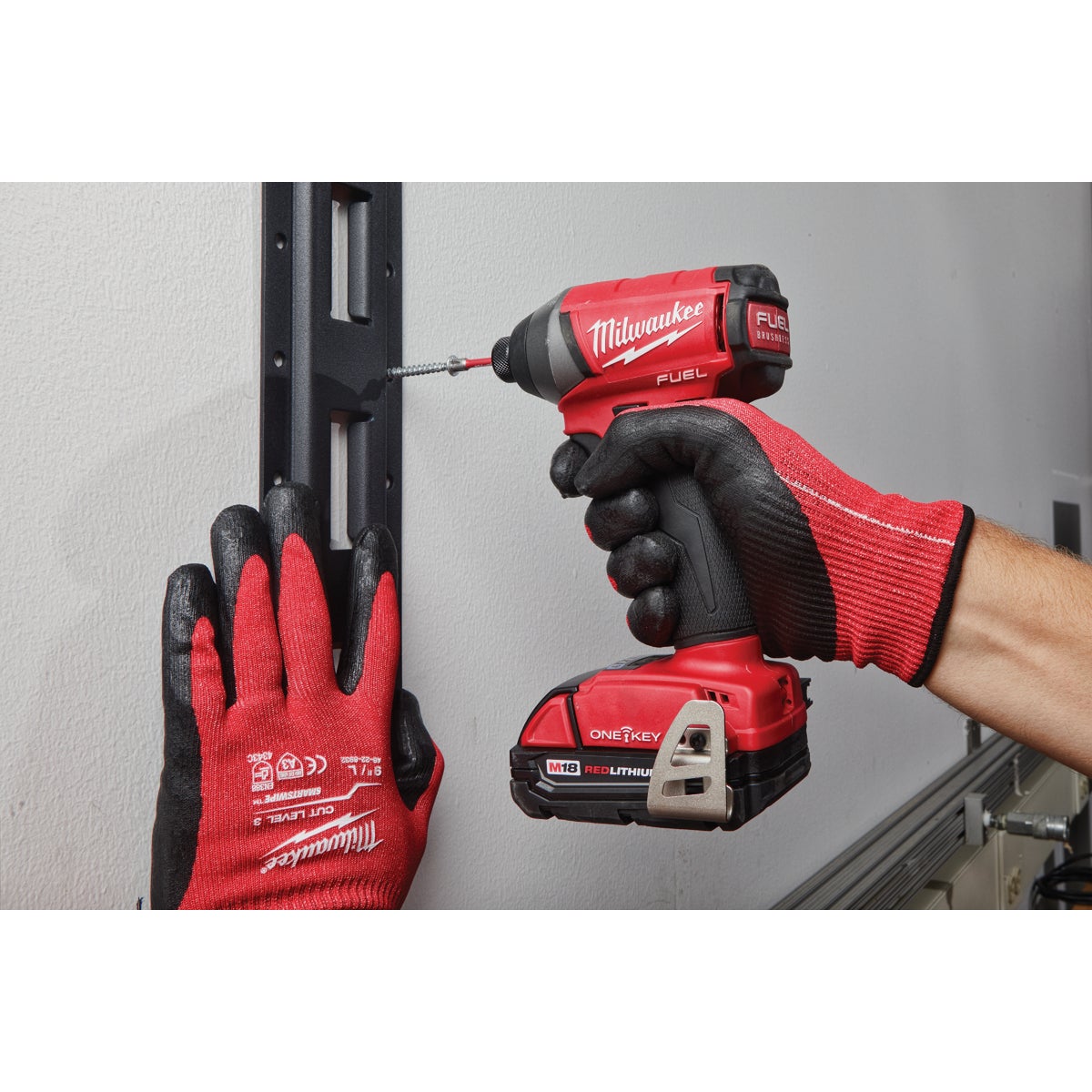 Milwaukee PACKOUT 3-1/2 In. W x 20 In. L Vertical E-Track Racking Bracket (2-Pack) Image 2