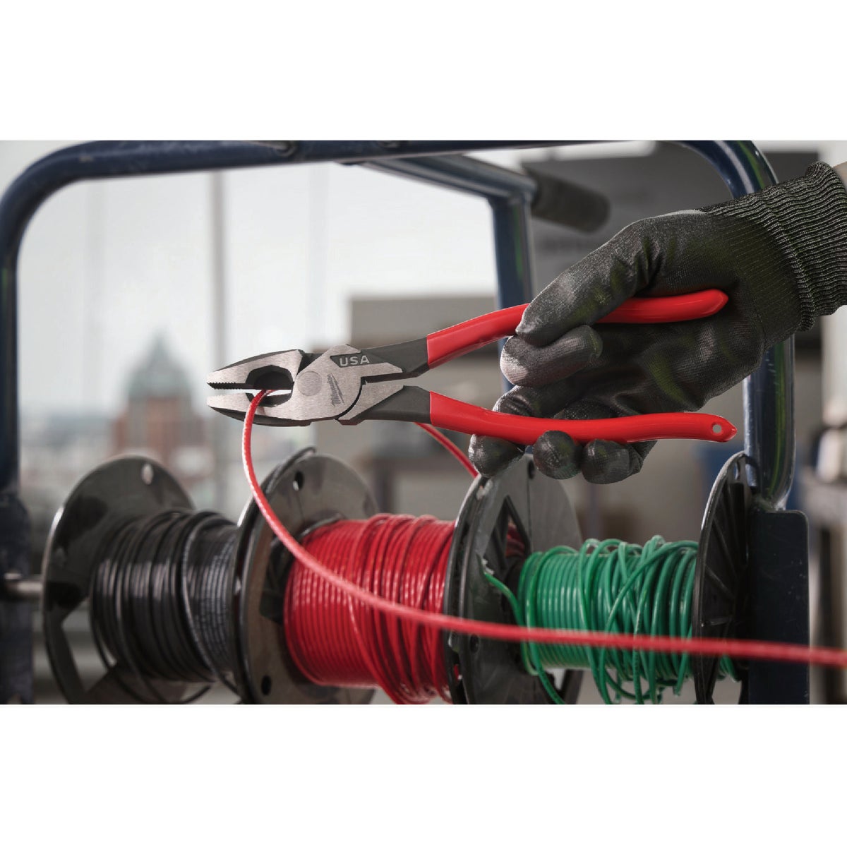 Milwaukee Dipped Grip Cutting Pliers Set (2-Piece) Image 2