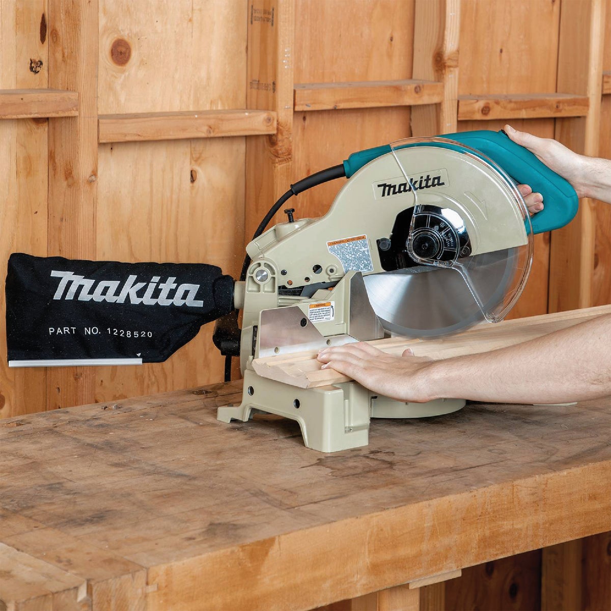 Makita 10 In. 15-Amp Compound Miter Saw Image 2