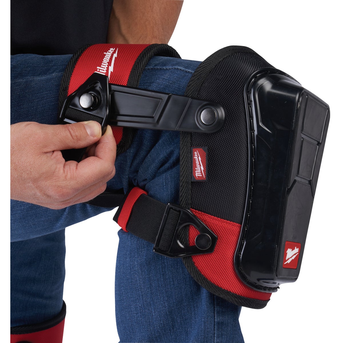 Milwaukee Stabilizer Knee Pad with Thigh Strap Image 3