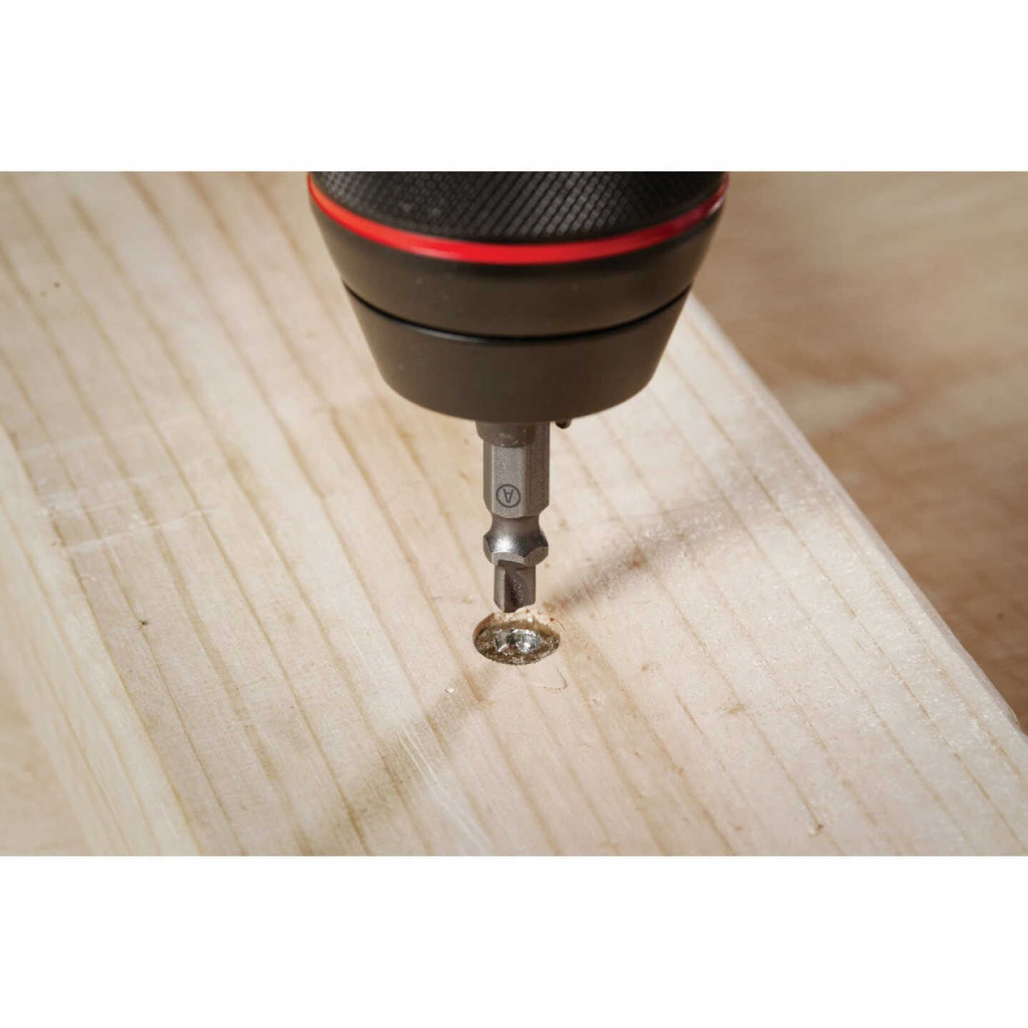 Milwaukee 4-Piece M2 Steel Screw Extractor Set Image 7