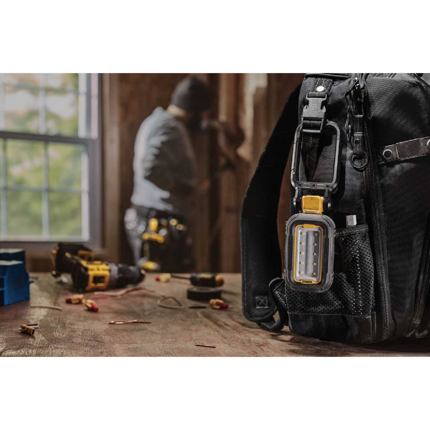 DEWALT 1000 Lm. LED USB-C Rechargeable Task Light Image 2