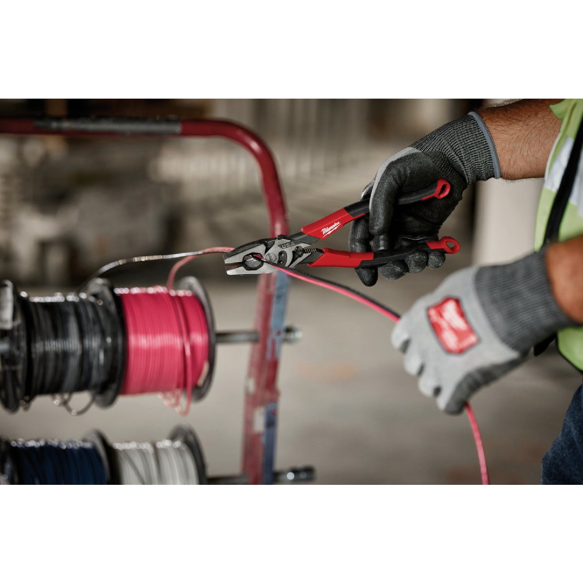 Milwaukee 9 In. Comfort Grip Linesman Pliers with Crimper and Bolt Cutter Image 3