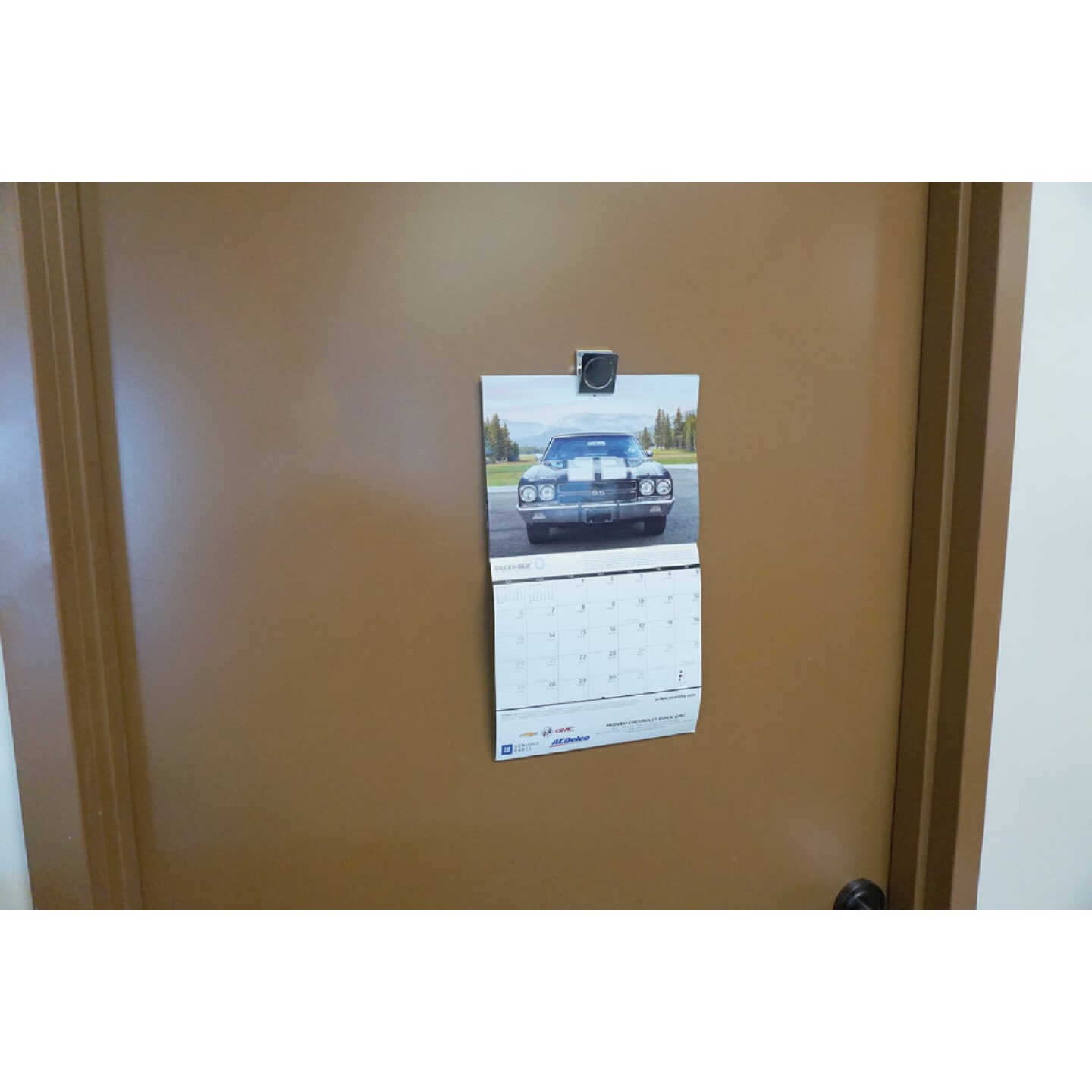 MagnetSource 9 Lb. Capacity Magnetic Metal Clips (2-Pack) Image 5