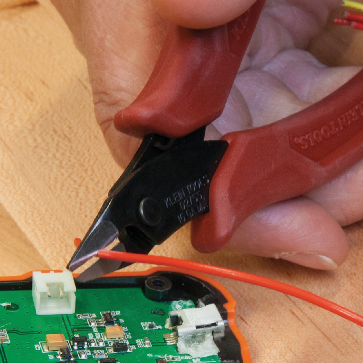 Klein 5 In. Flush Cutter Diagonal Cutting Pliers Image 5