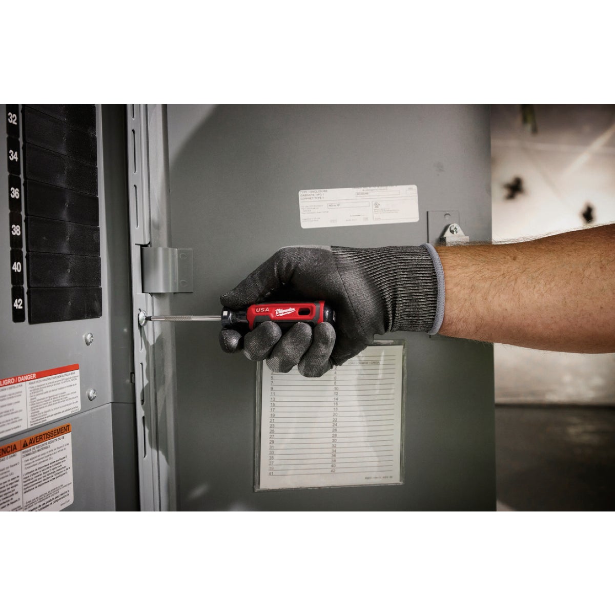 Milwaukee #3 x 6 In. Square Recess Cushion Grip Screwdriver (USA) Image 5