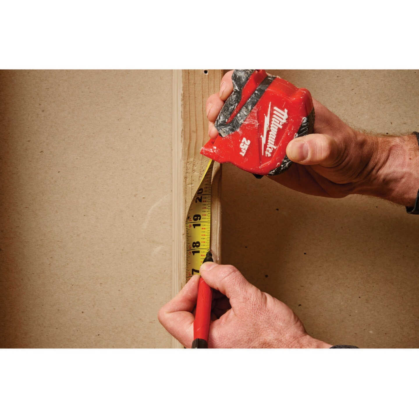 Milwaukee 26 Ft. Compact Tape Measure Image 5