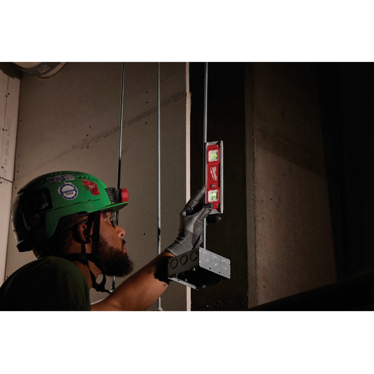 Milwaukee 9 In&#46; Torpedo Level with Lighted Vials Image 5