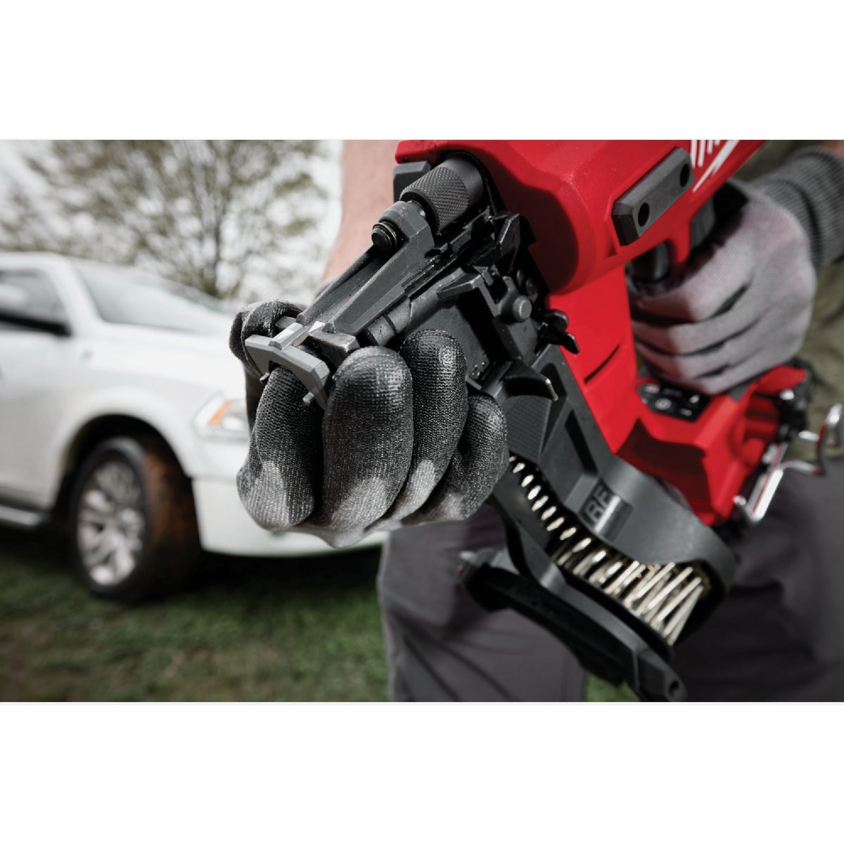 Milwaukee M18 FUEL Coil Roofing Nailer Vinyl Siding Tip Image 4