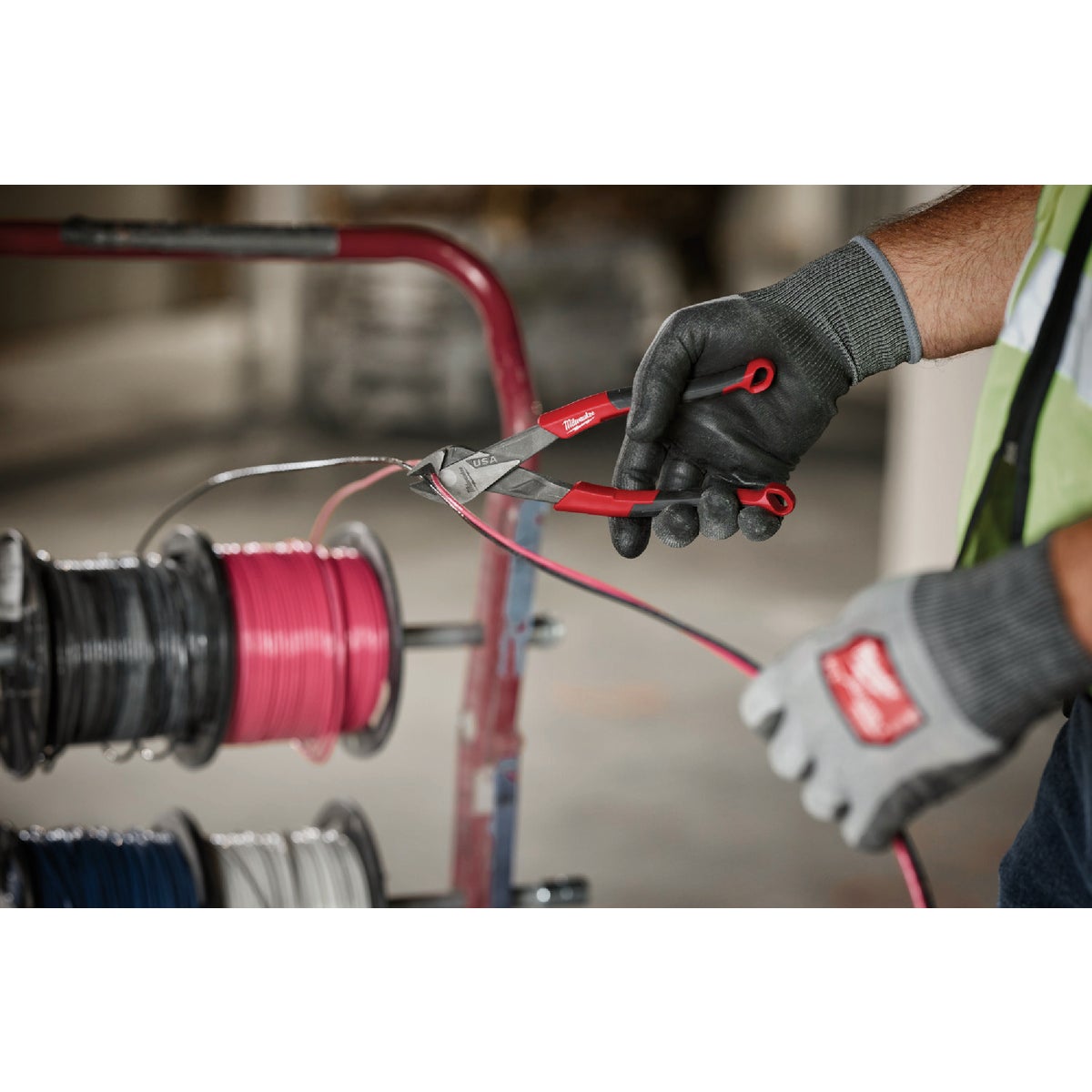 Milwaukee 7 In. Comfort Grip Diagonal Cutting Pliers (USA) Image 5