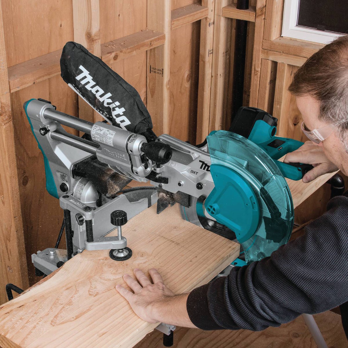 Makita 10 In. 15-Amp Dual-Bevel Sliding Compound Miter Saw with Laser Image 9
