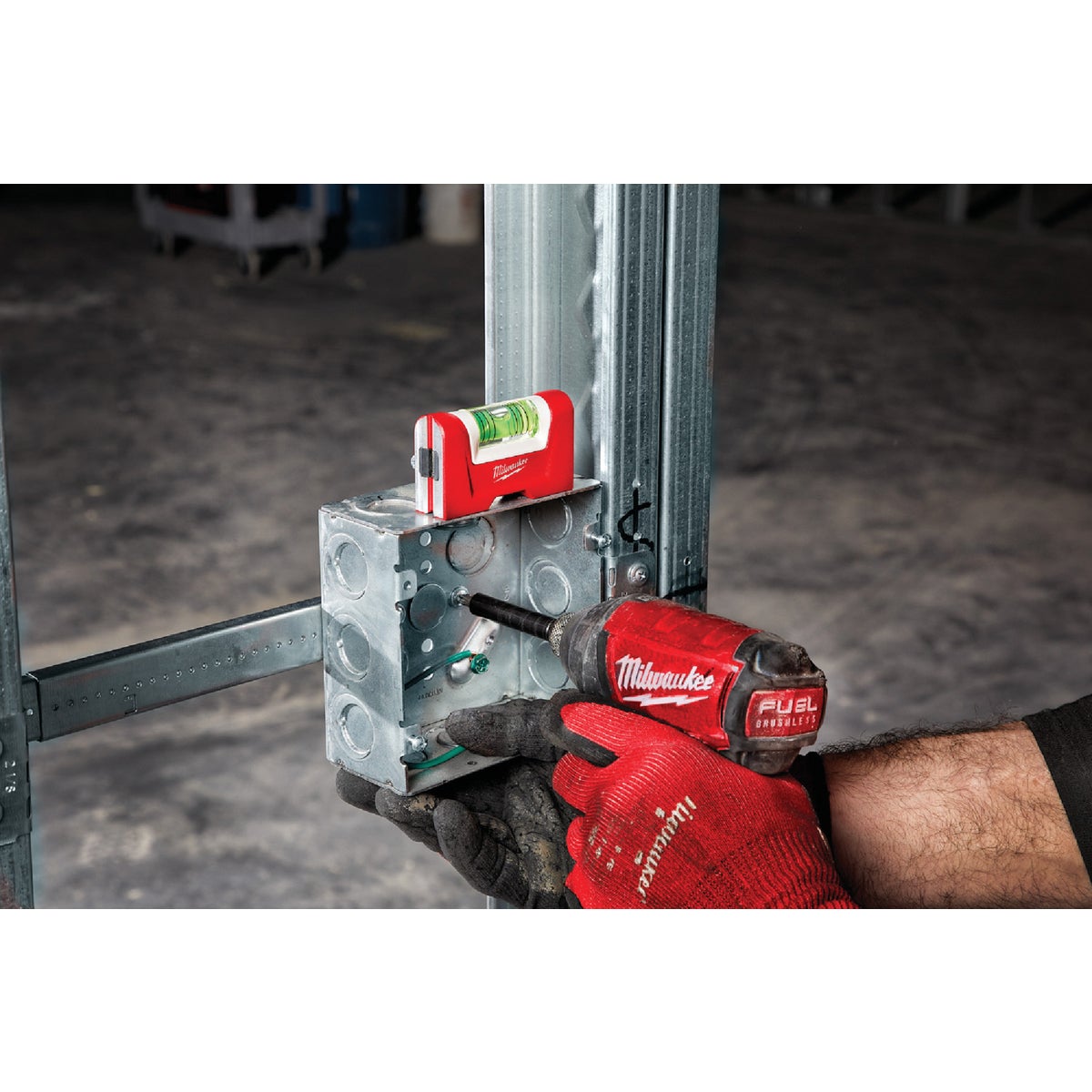 Milwaukee 3 In. Magnetic Pocket Level Image 2