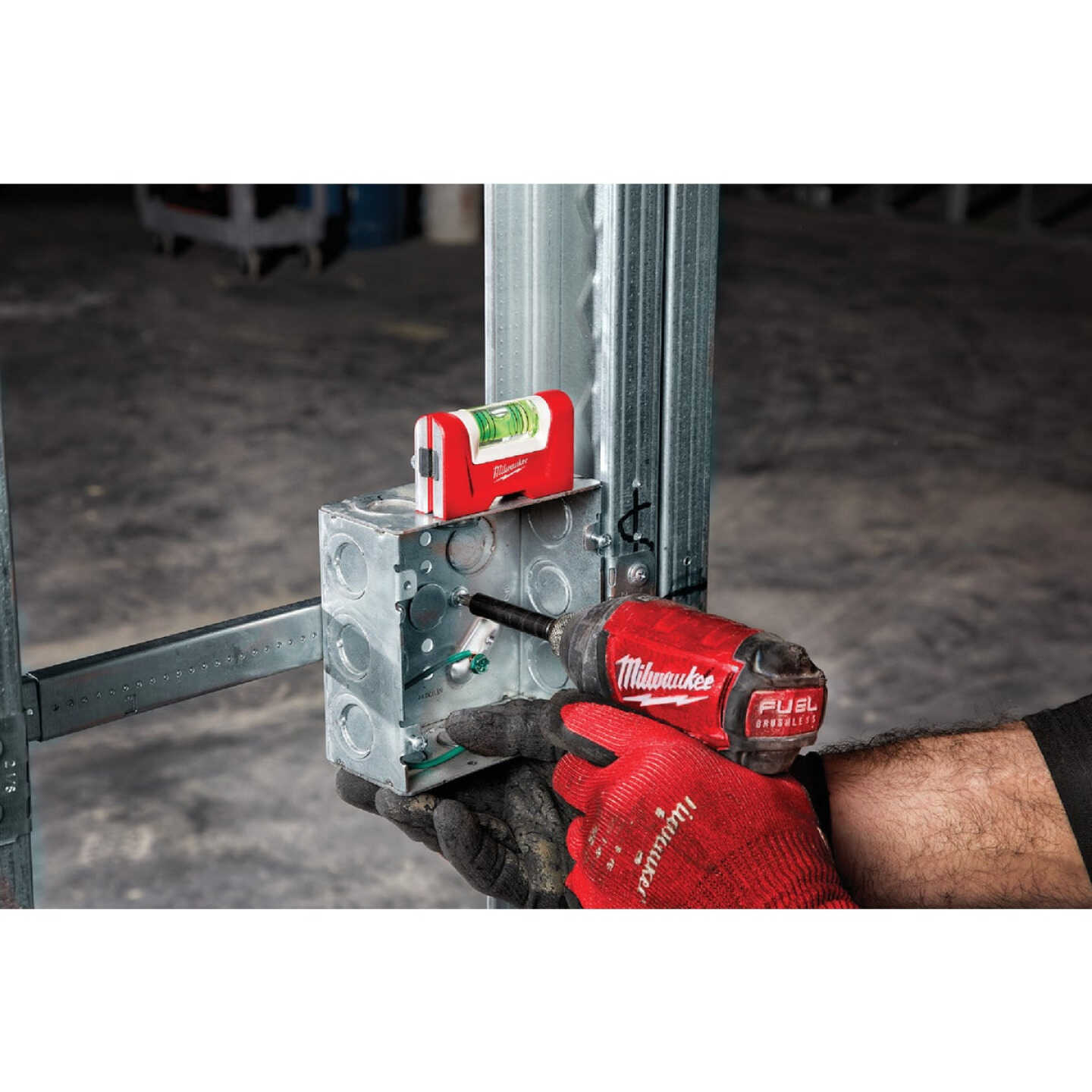 Milwaukee 3 In. Magnetic Pocket Level Image 2
