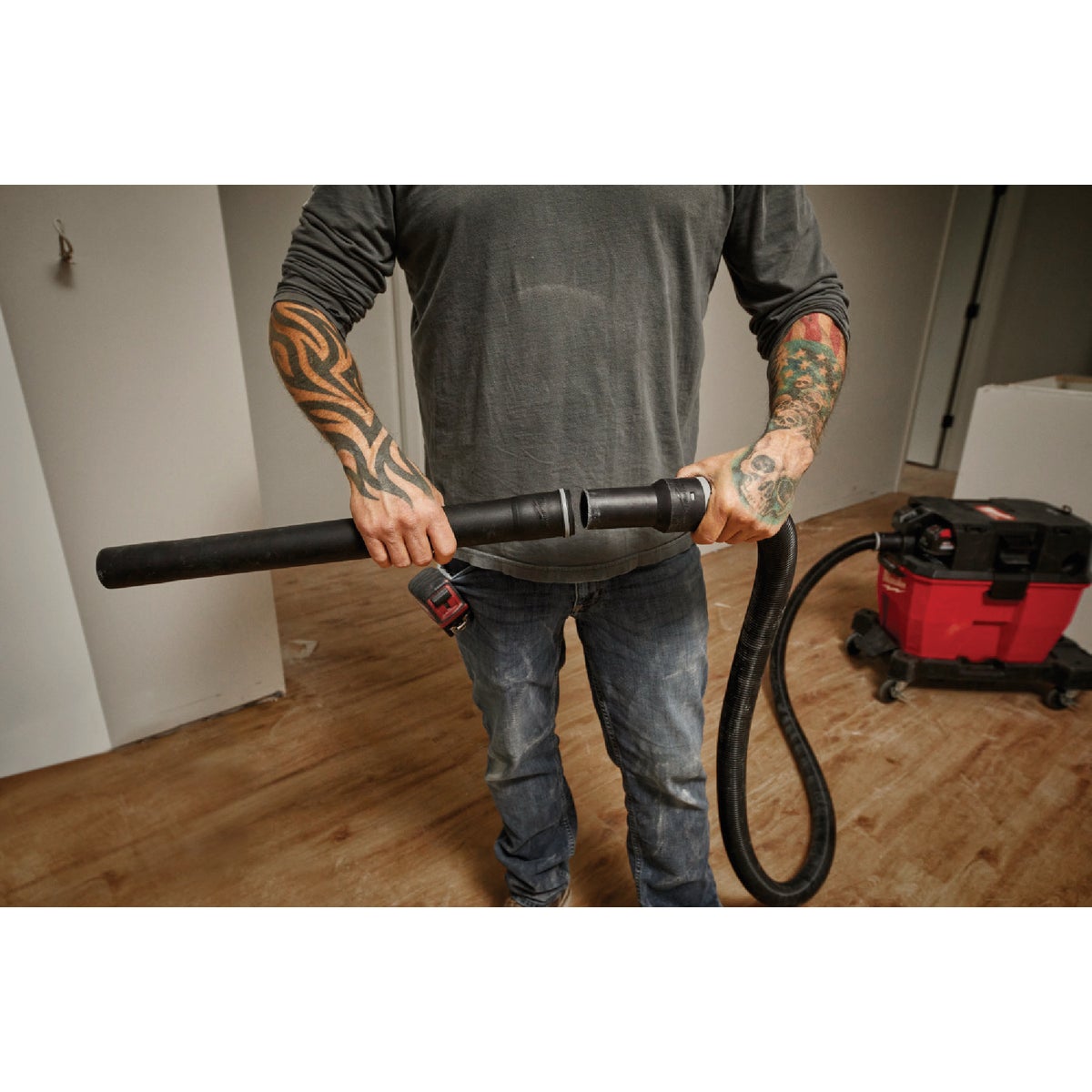 Milwaukee 1-7/8 In. Dia. x 9 Ft. L. Black Rubber Vacuum Hose Image 3