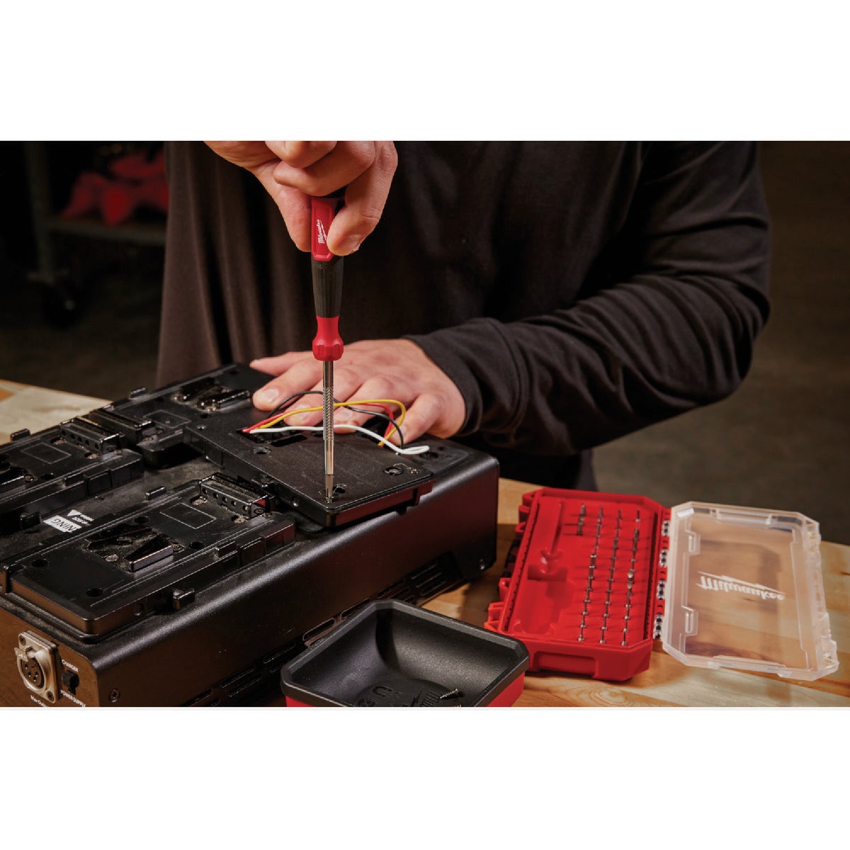 Milwaukee 39-In-1 Precision Multi-Bit Screwdriver Image 4