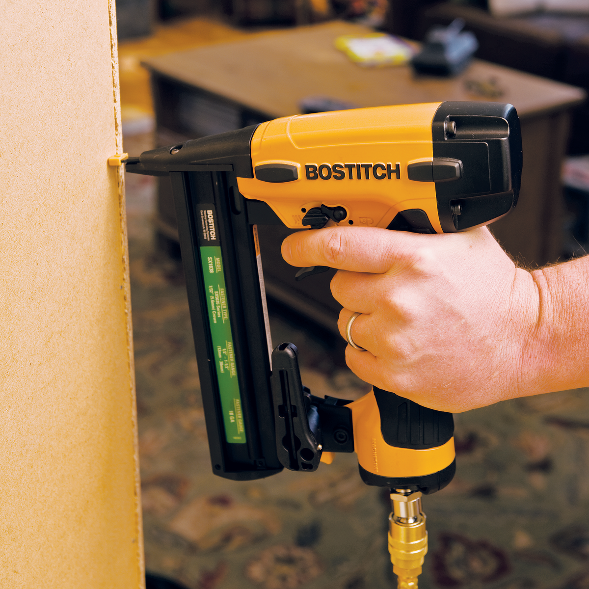 Bostitch 18-Gauge 7/32 In. Crown 1-1/2 In. Finish Stapler Kit Image 3