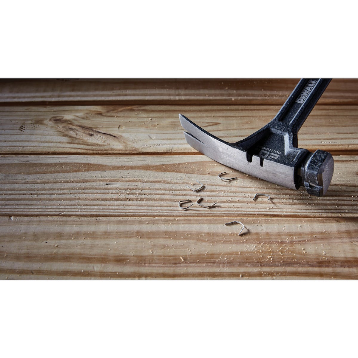 DEWALT 20 Oz. Smooth-Face Rip Claw Hammer with Steel Handle Image 3