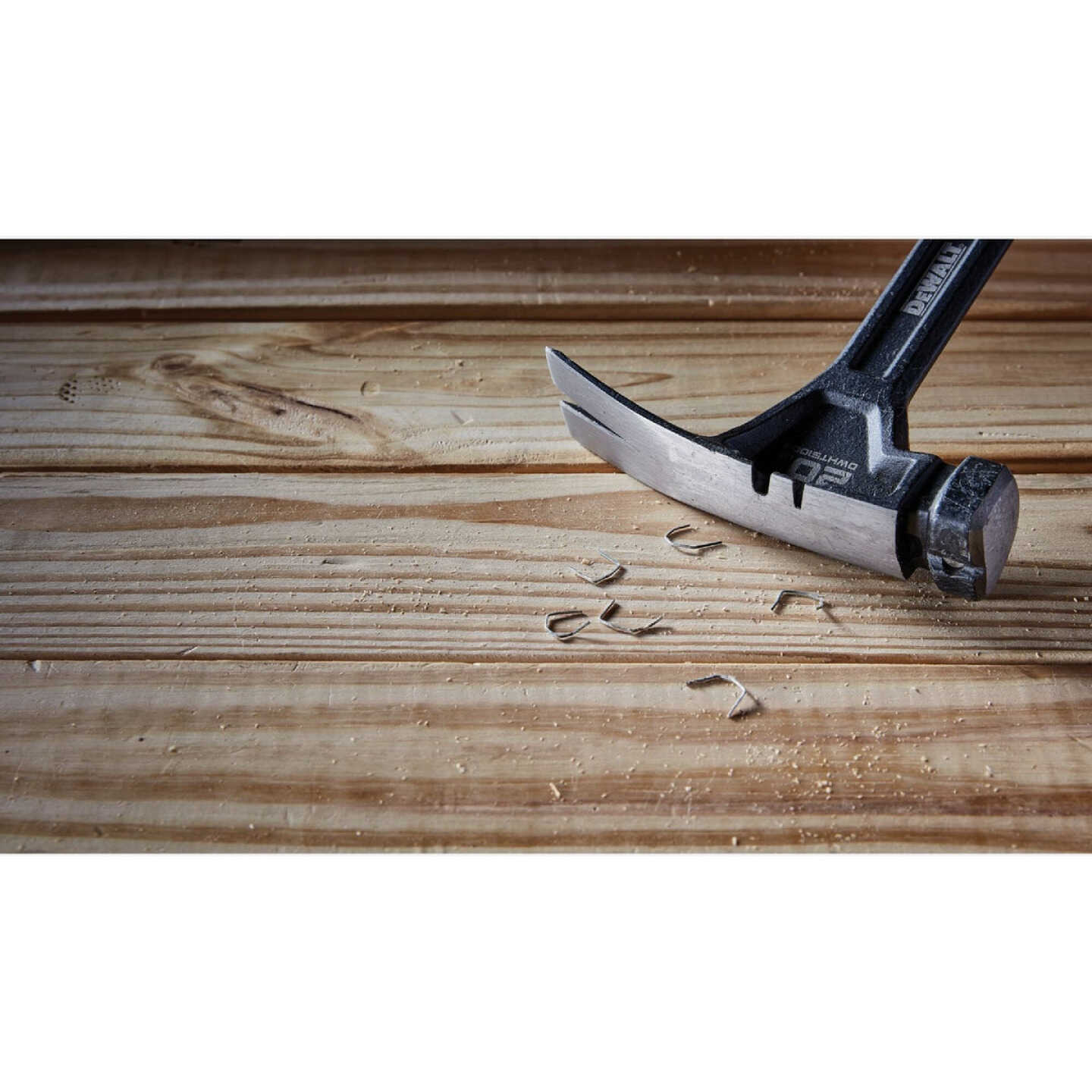 DEWALT 20 Oz. Smooth-Face Rip Claw Hammer with Steel Handle Image 3