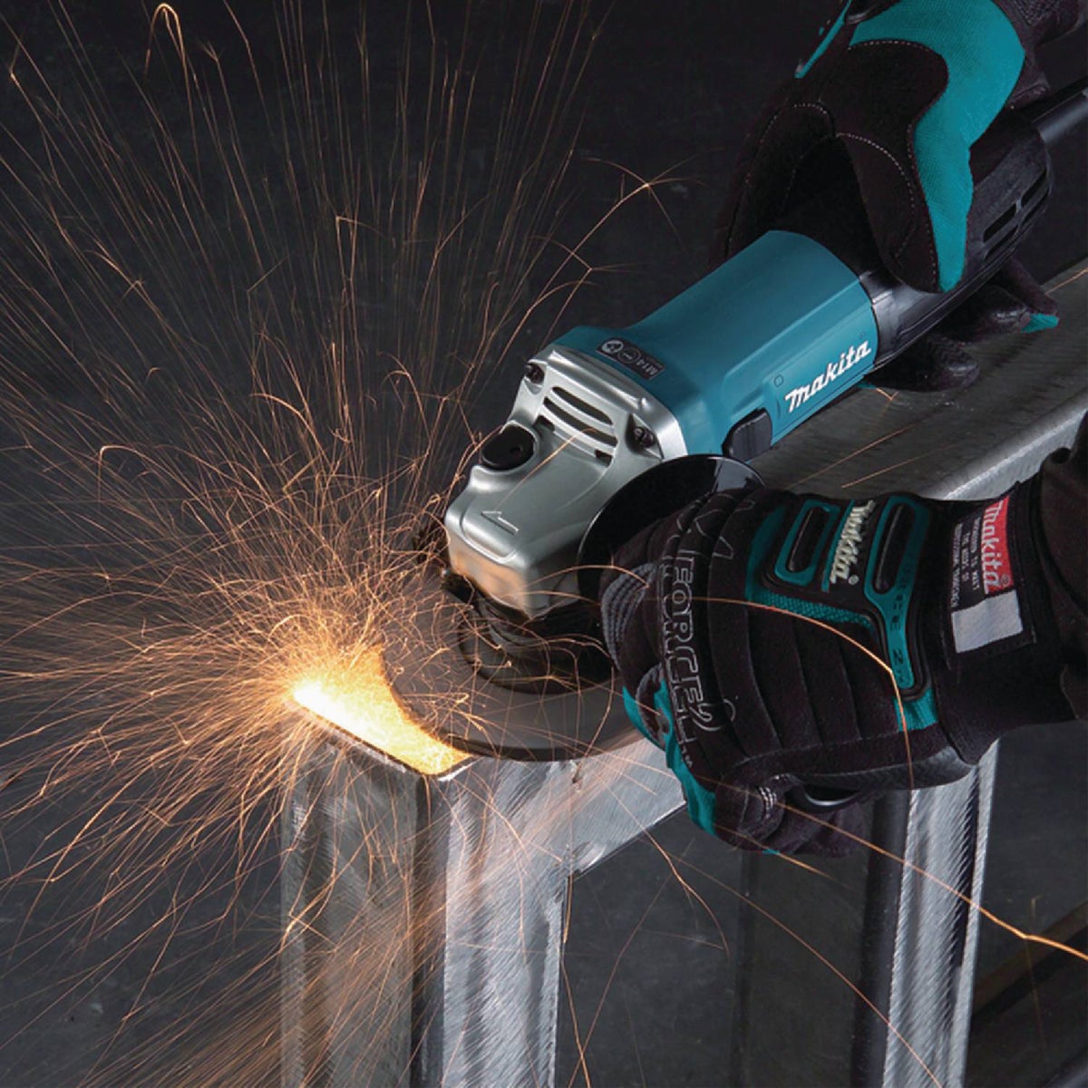 Makita 4-1/2 In. 6-Amp Angle Grinder Image 5