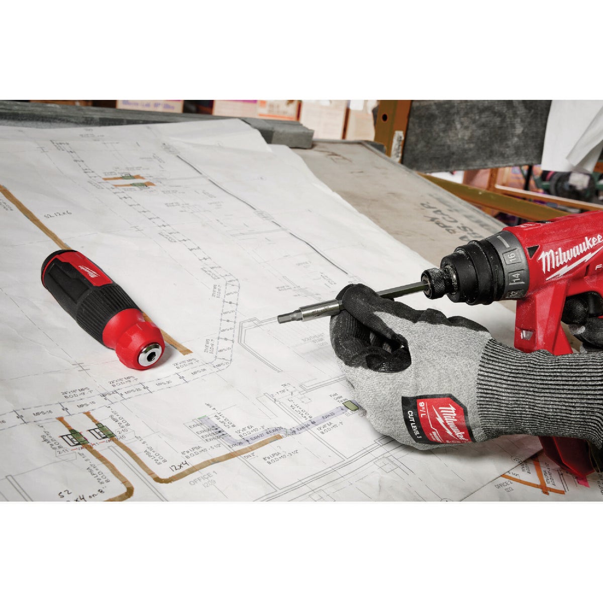Milwaukee 14-in-1 Hex Multi-Bit Screwdriver Image 5