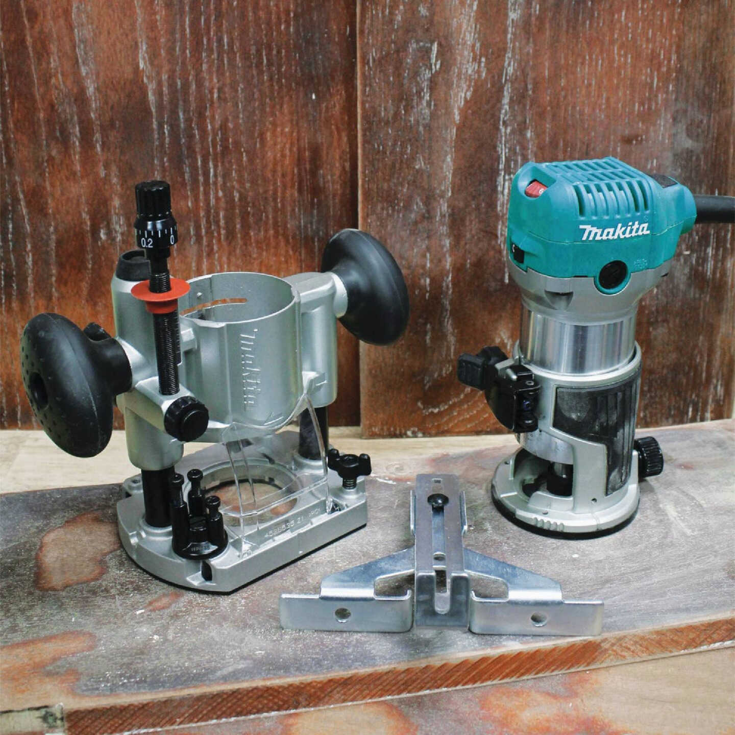 Makita 6.5-Amp 1.25 HP Variable Speed Compact Router Kit Image 10