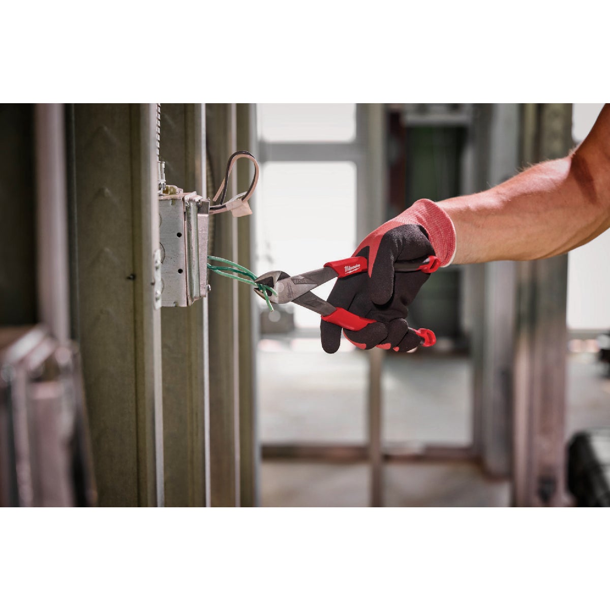 Milwaukee 8 In. Comfort Grip Diagonal Cutting Pliers (USA) Image 6