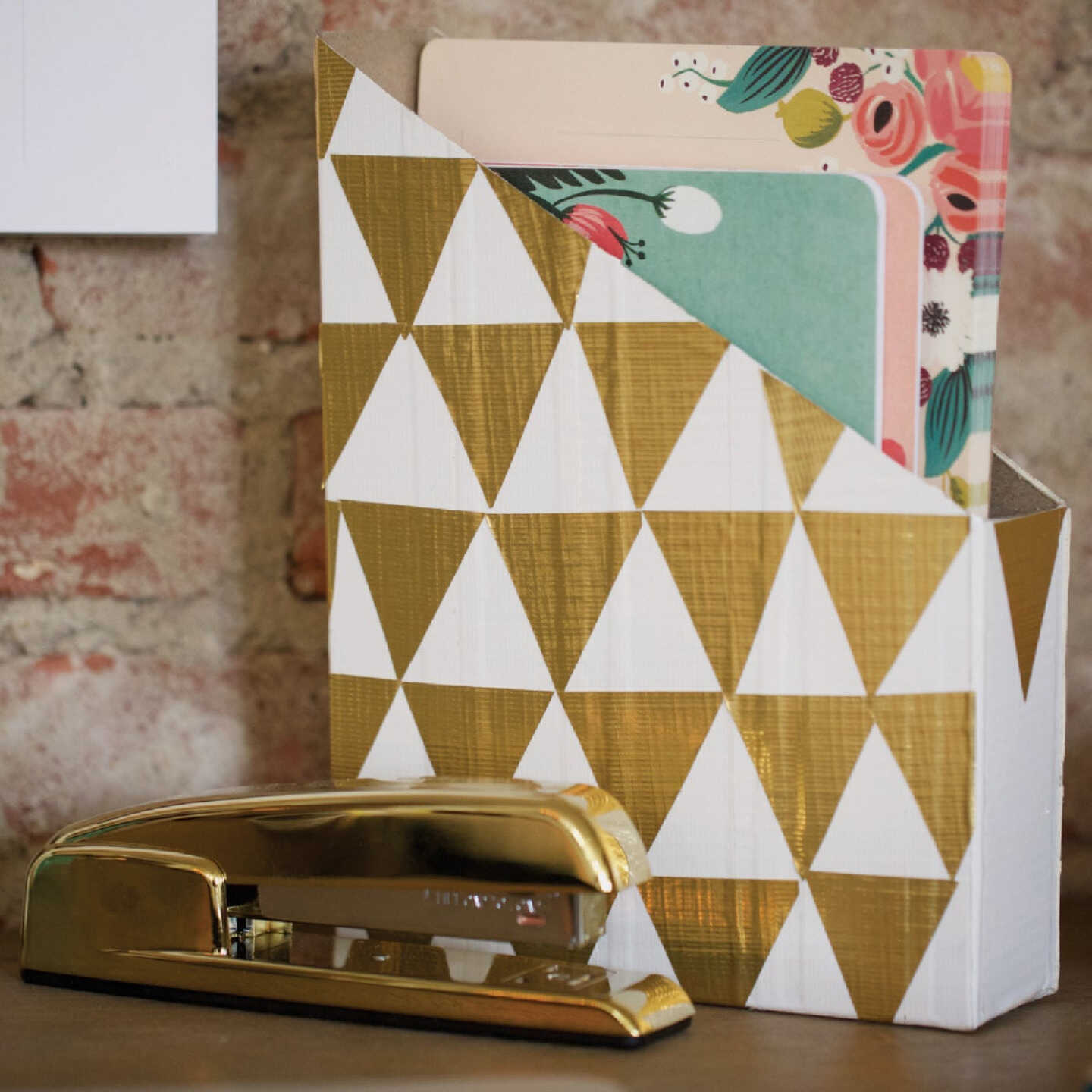 Duck Tape 1.88 In. x 10 Yd. Printed Duct Tape, Gold Metallic Image 2