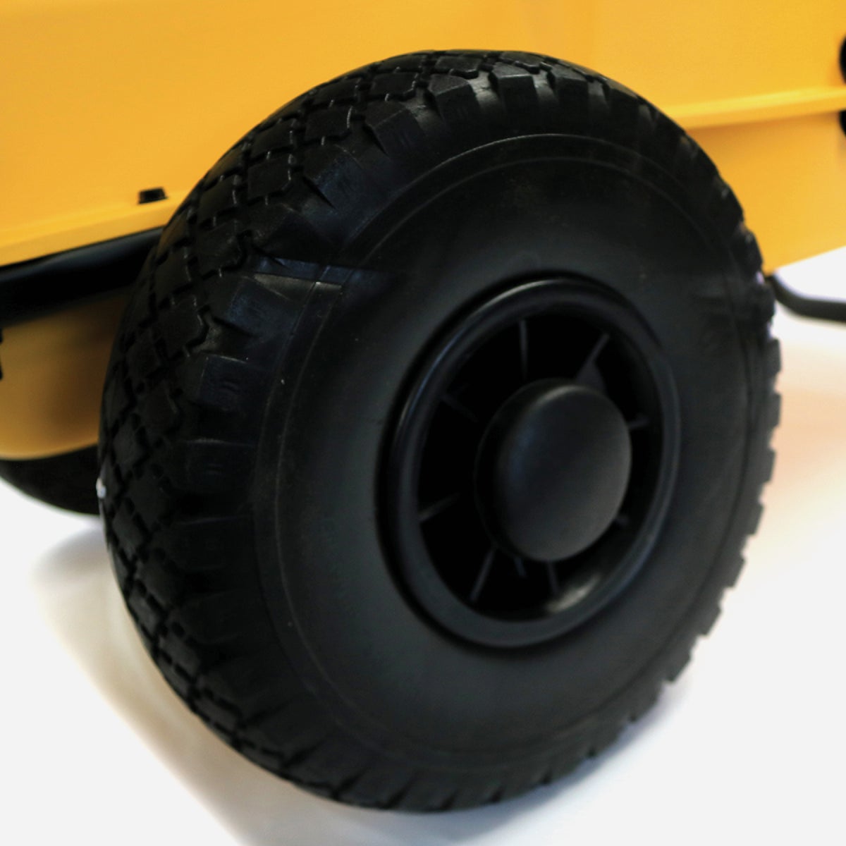 DEWALT 135,000 BTU Kerosene Forced Air Heater Image 3