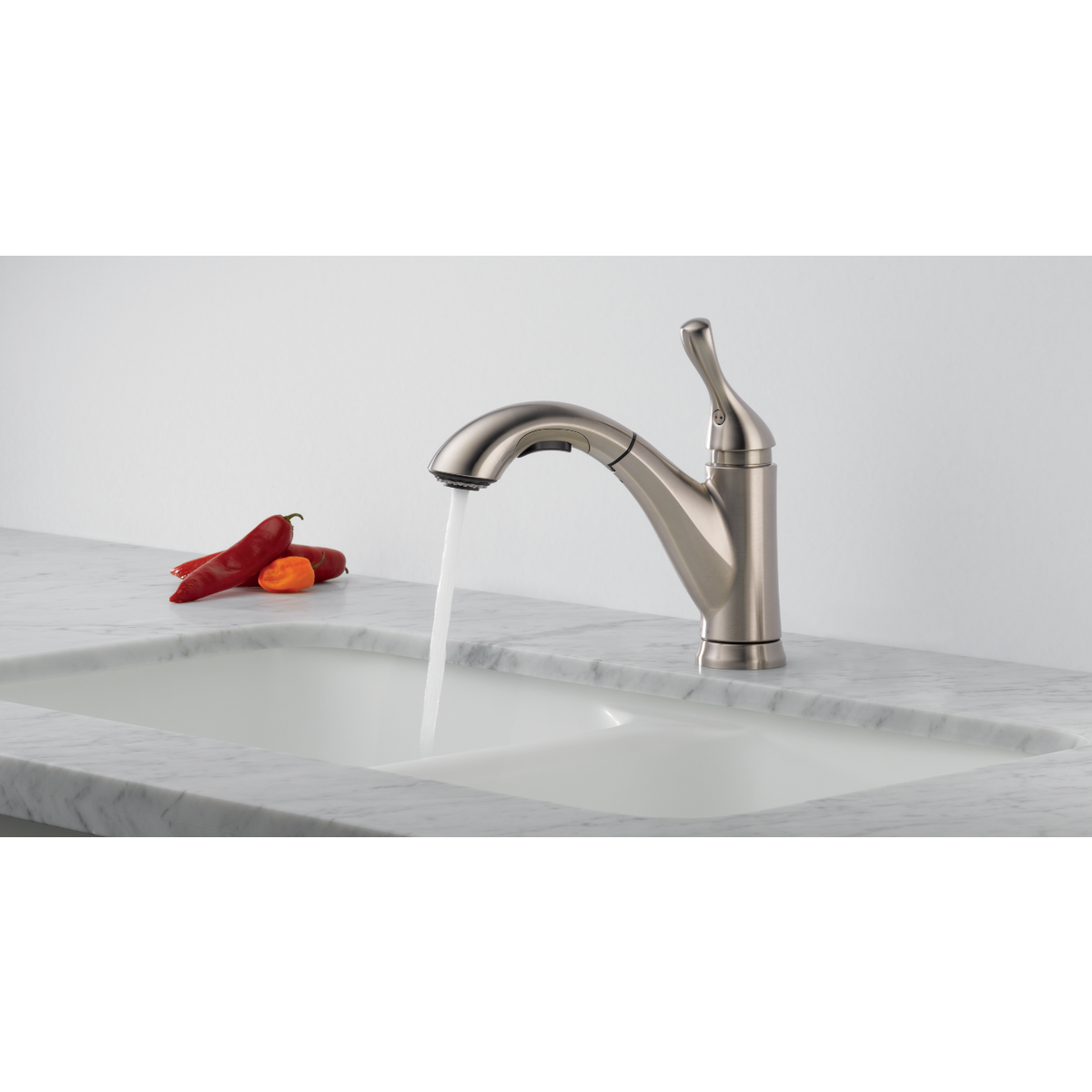Delta Grant 1-Handle Lever Pull-Out Kitchen Faucet, Chrome Image 2