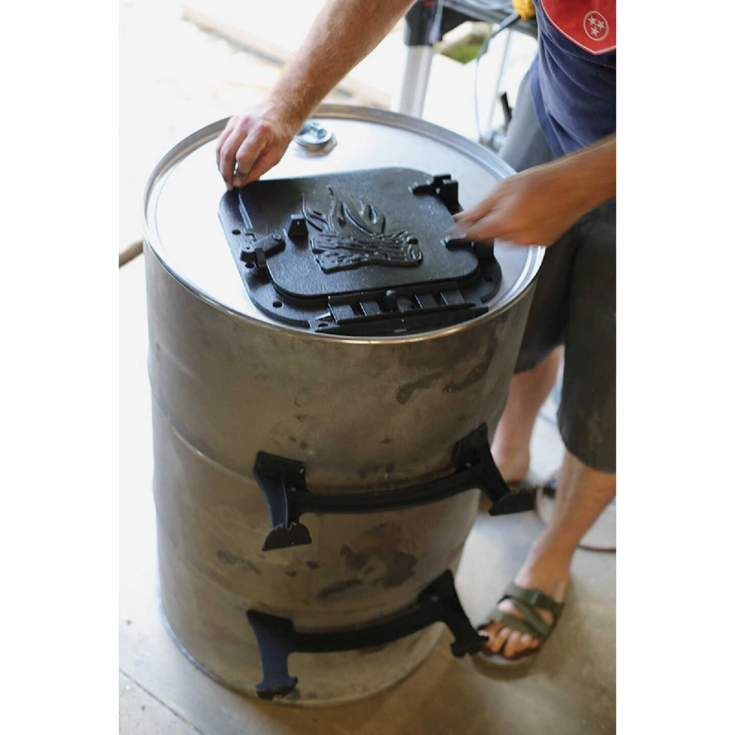 US Stove Vogelzang Cast Iron Barrel Stove Kit Image 4