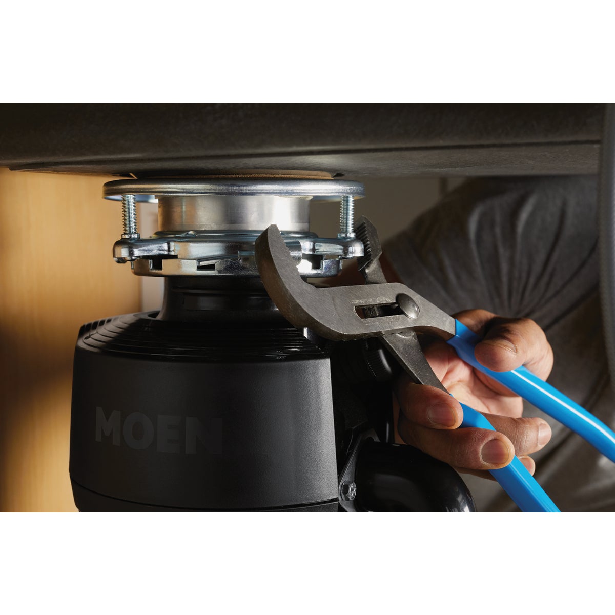 Moen Host Series 3/4 HP Garbage Disposal Image 4
