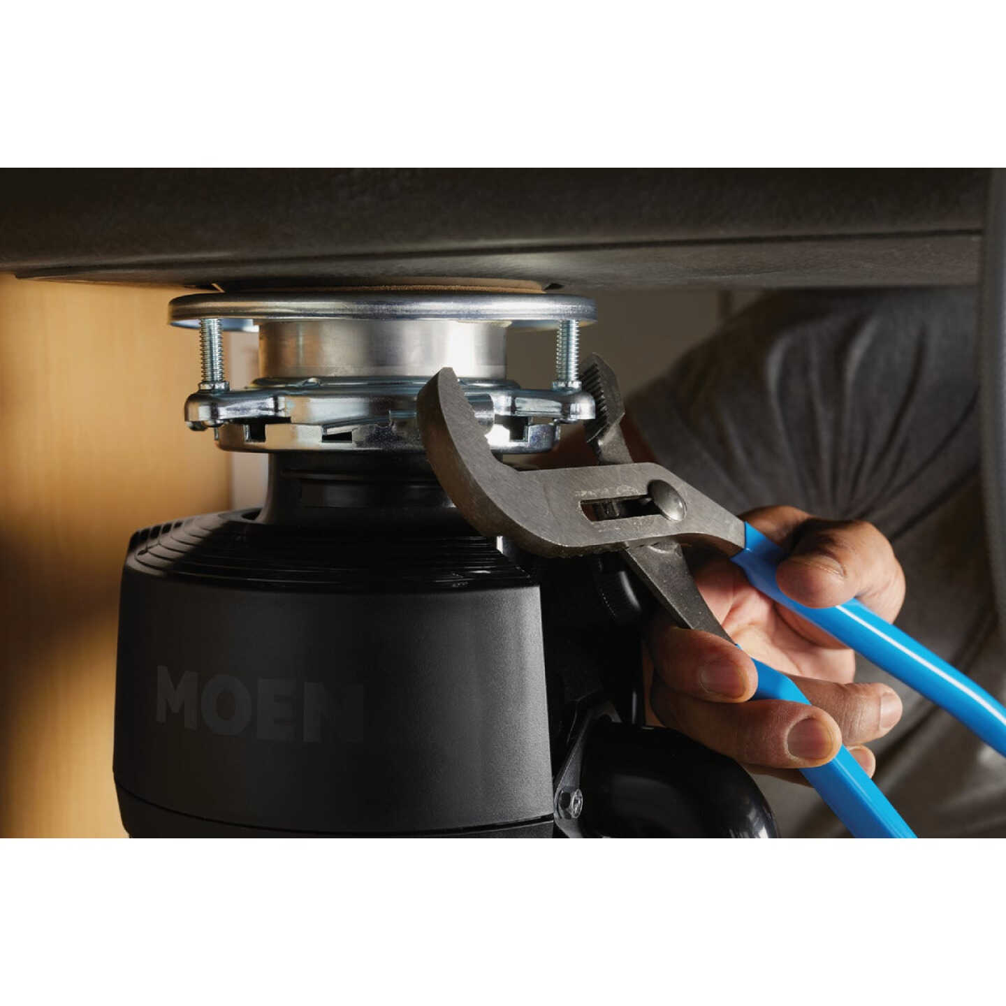 Moen Host Series 3/4 HP Garbage Disposal Image 4