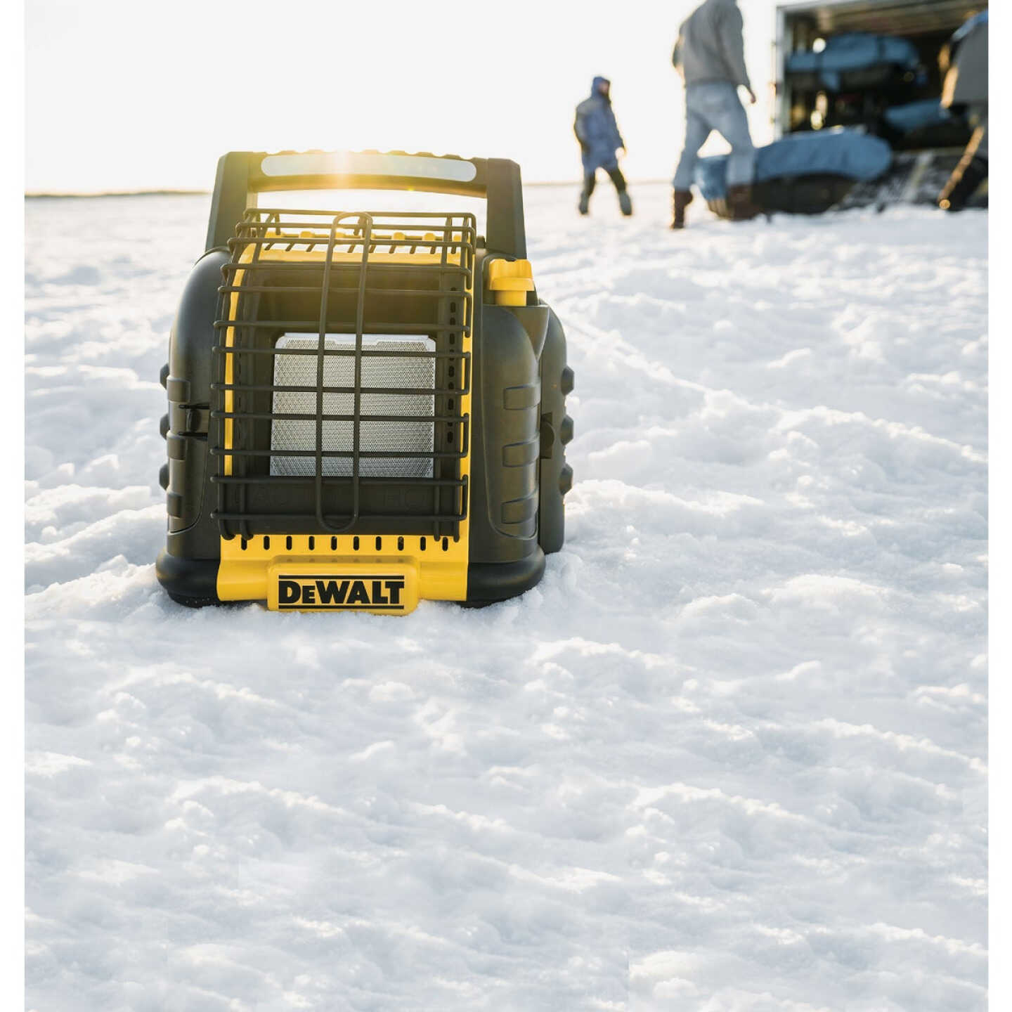 DEWALT 12,000 BTU Radiant Cordless Propane Heater Image 2