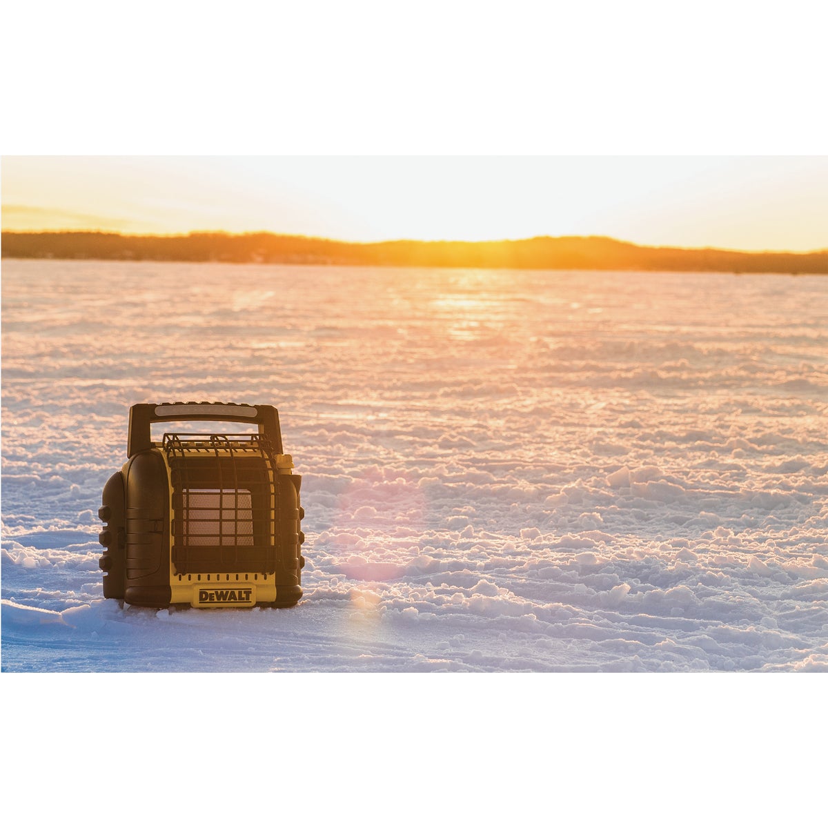 DEWALT 12,000 BTU Radiant Cordless Propane Heater Image 3