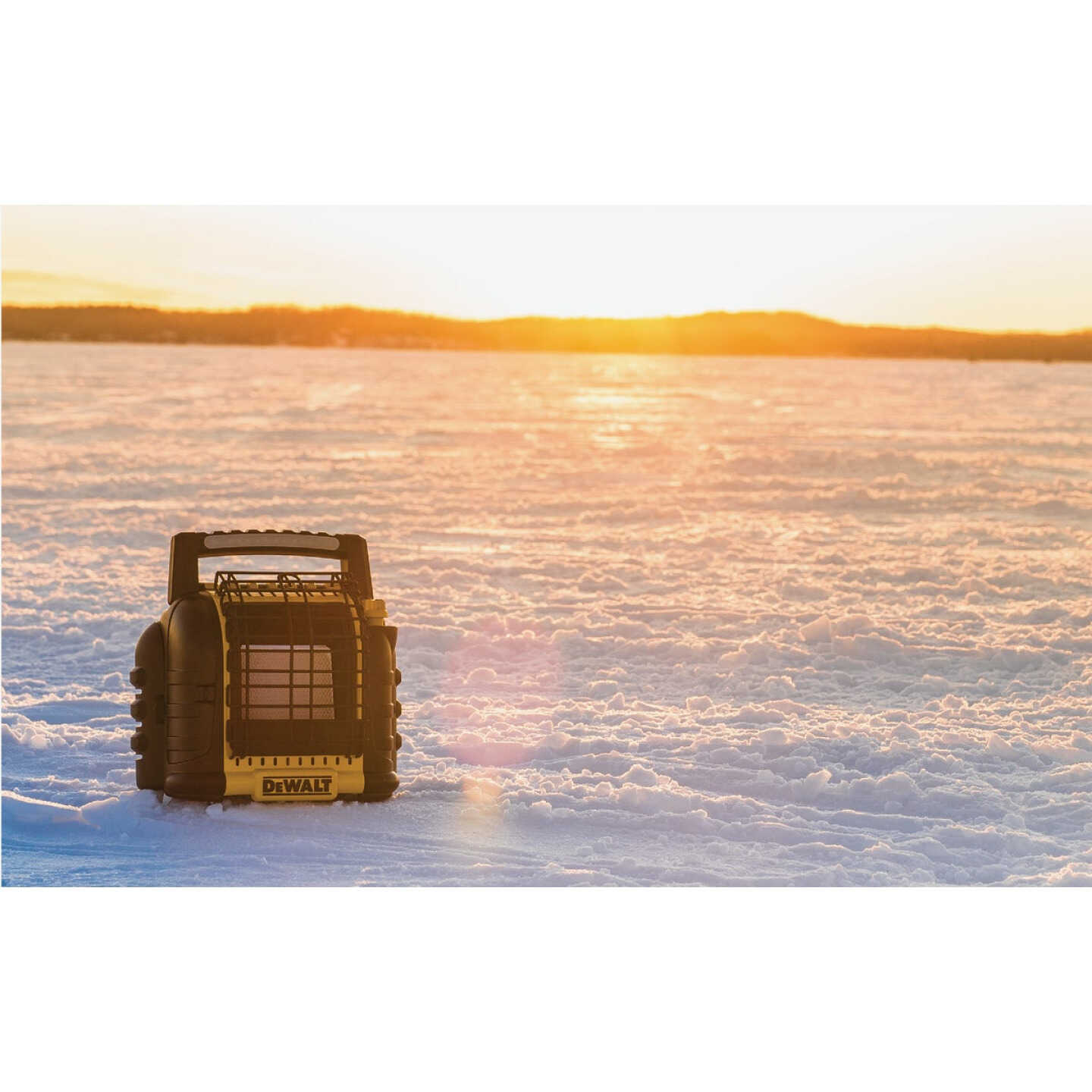 DEWALT 12,000 BTU Radiant Cordless Propane Heater Image 3