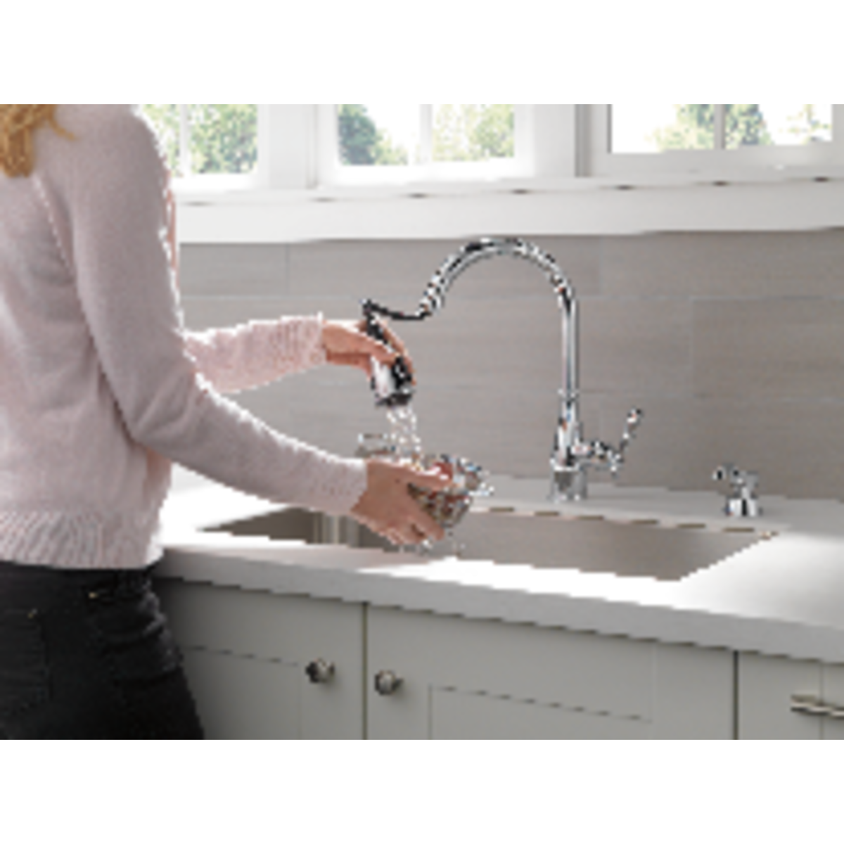 Delta Charmaine Chrome 1-Handle Pull-Down Kitchen Faucet with Soap Dispenser Image 2