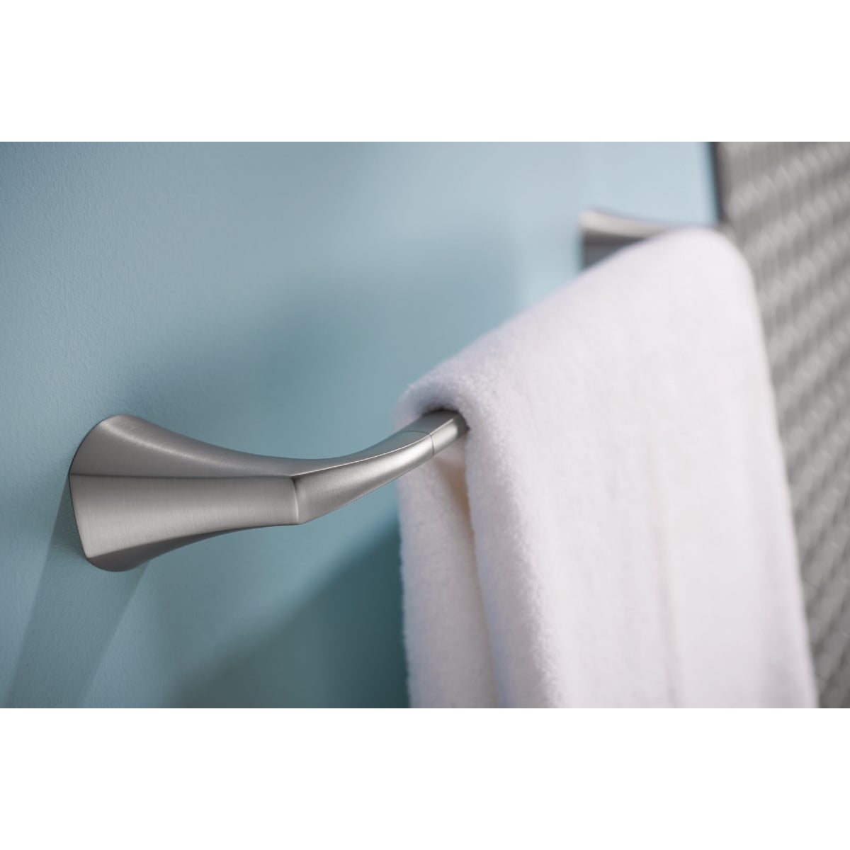 Moen Lindor 18 In. Towel Bar, Spot Resist Brushed Nickel  Image 2