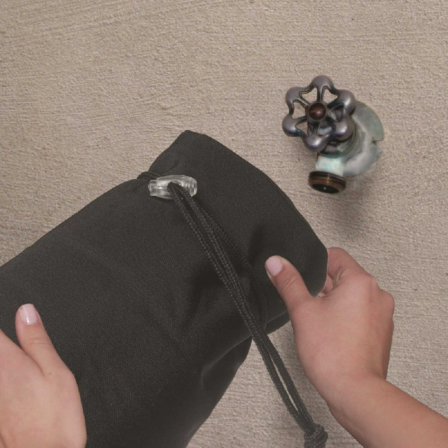 Frost King Padded Sock Outdoor Faucet Cover Image 3