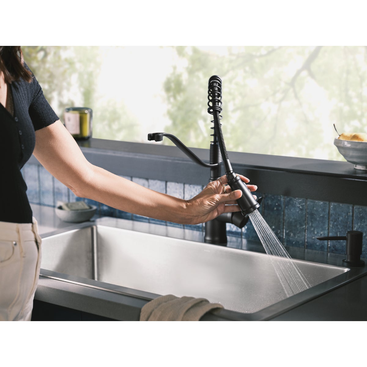Moen Nolia 1-Handle Pull-Down Widespread Kitchen Faucet, Matte Black Image 2