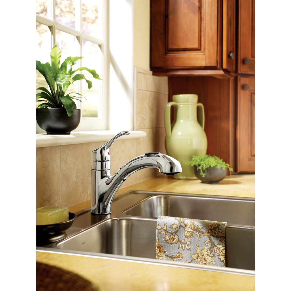 Moen Renzo 1-Handle Lever Pull-Out Kitchen Faucet, Chrome Image 3