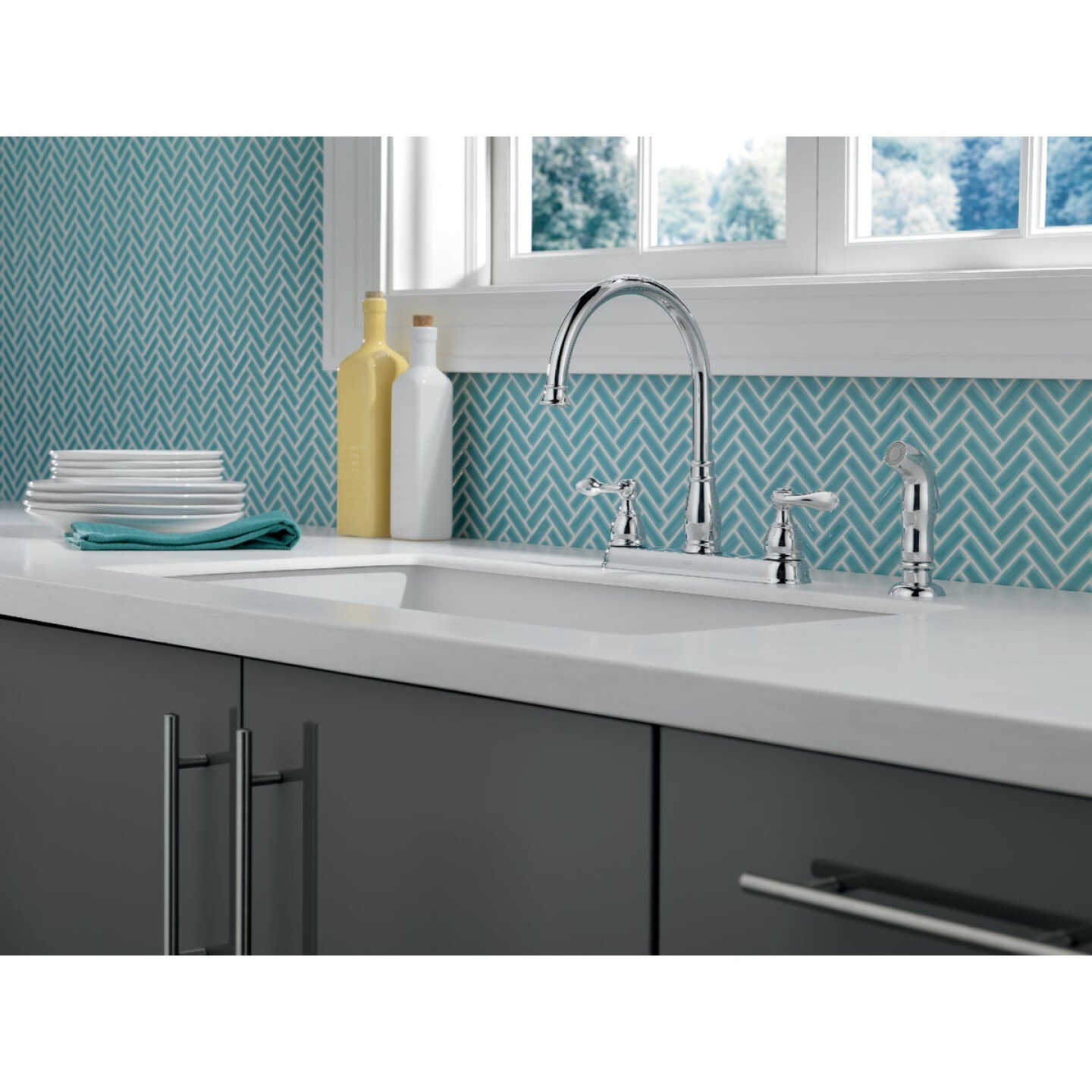 Delta Windemere 2-Handle Lever Kitchen Faucet with Side Spray, Stainless Image 2