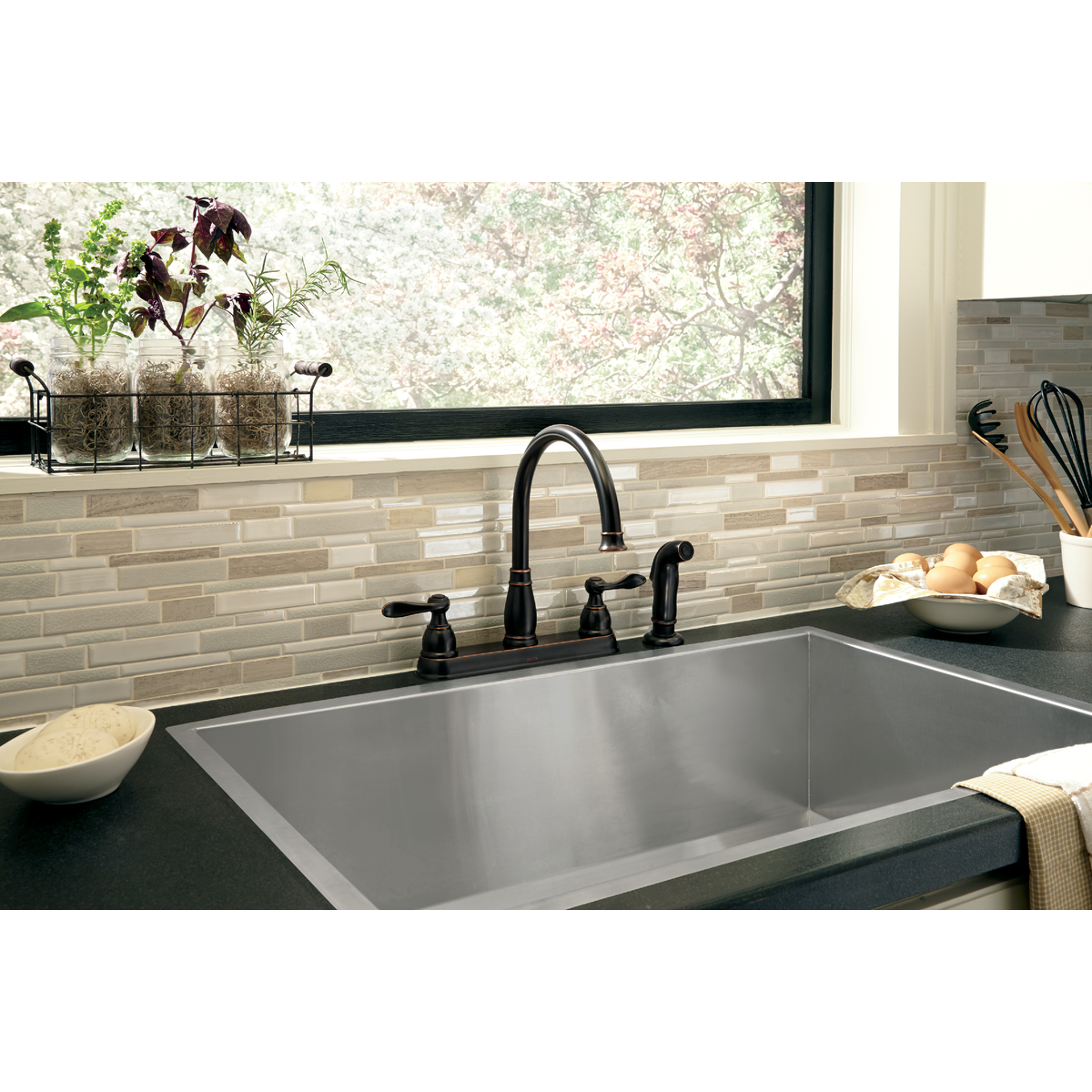 Delta Windemere 2-Handle Lever Kitchen Faucet with Side Spray, Oil-Rubbed Bronze Image 3