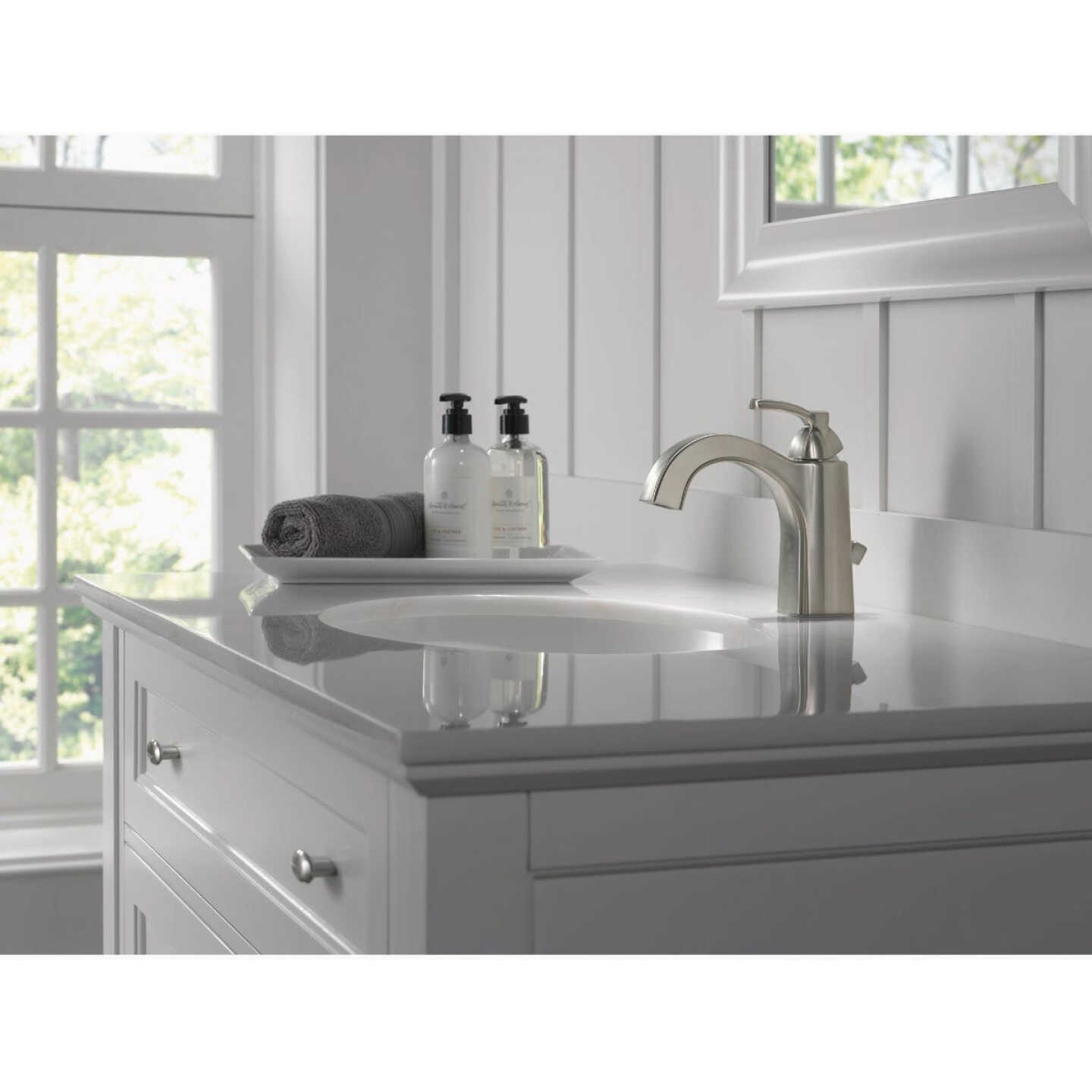 Delta Flynn Stainless Single-Handle 4 In. Centerset Bathroom Faucet Image 2